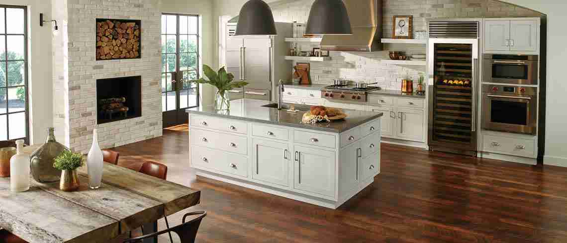 Starmark Cabinetry Kitchen Cabinet and Countertops